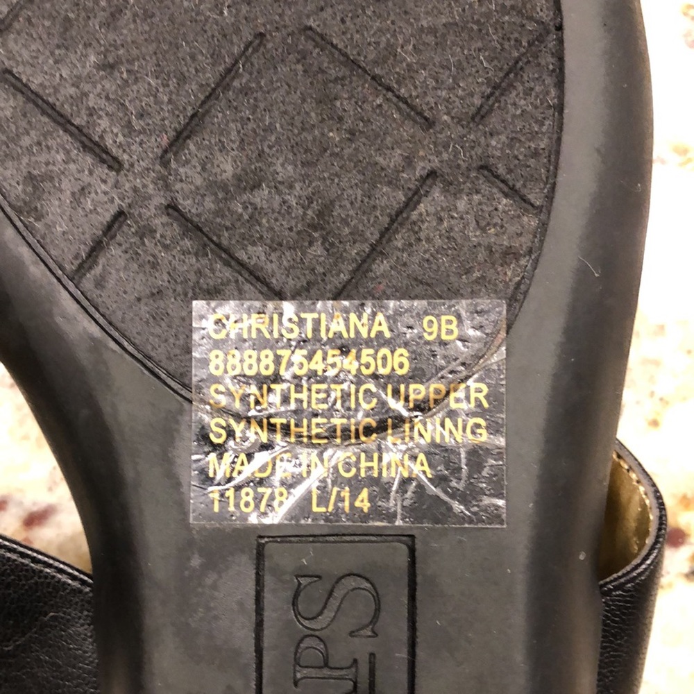 Woman’s Chaps Sandles - Picture 4 of 4